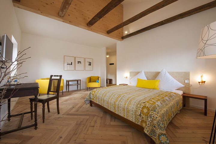 Room 2 of 41