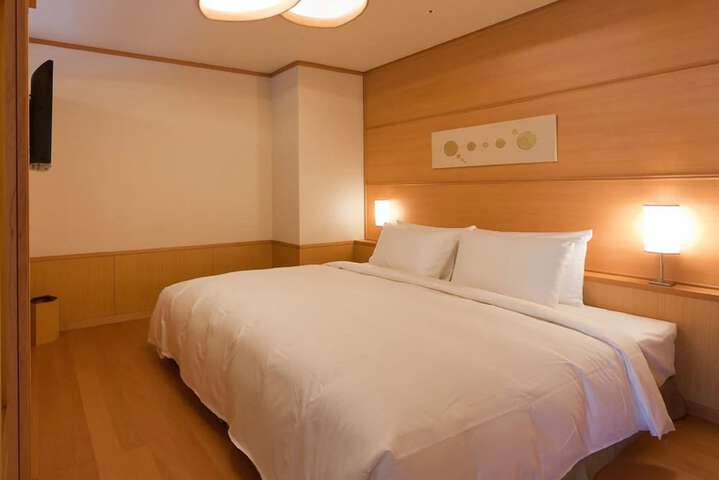 Room 12 of 64