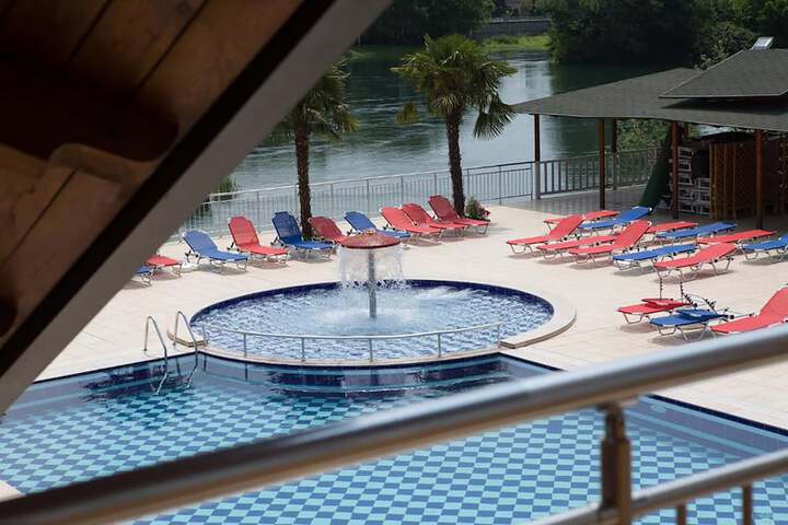 Pool 80 of 139