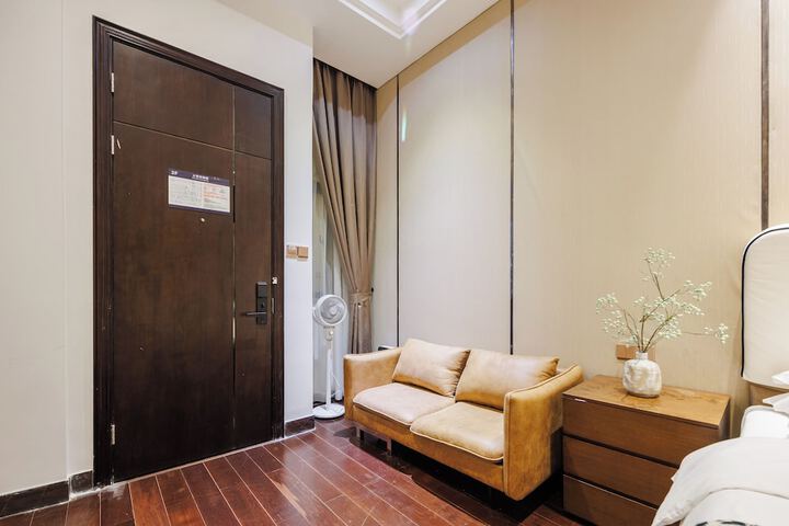 Room 6 of 140