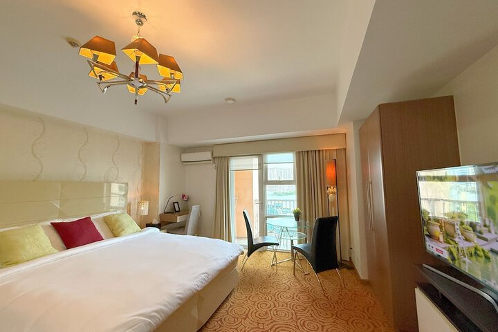 Room 16 of 36