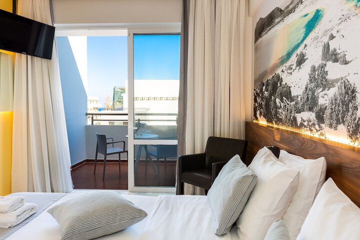 Room 48 of 171