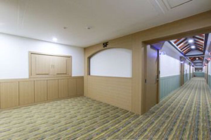 Ballroom/Hall 32 of 44