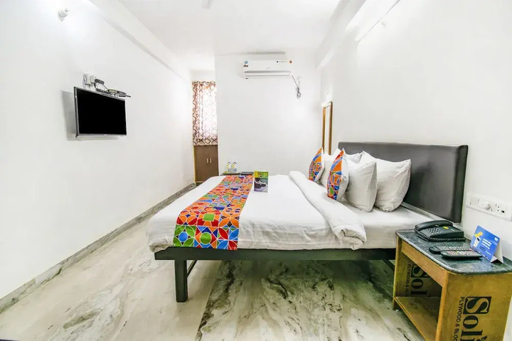 Room 5 of 10