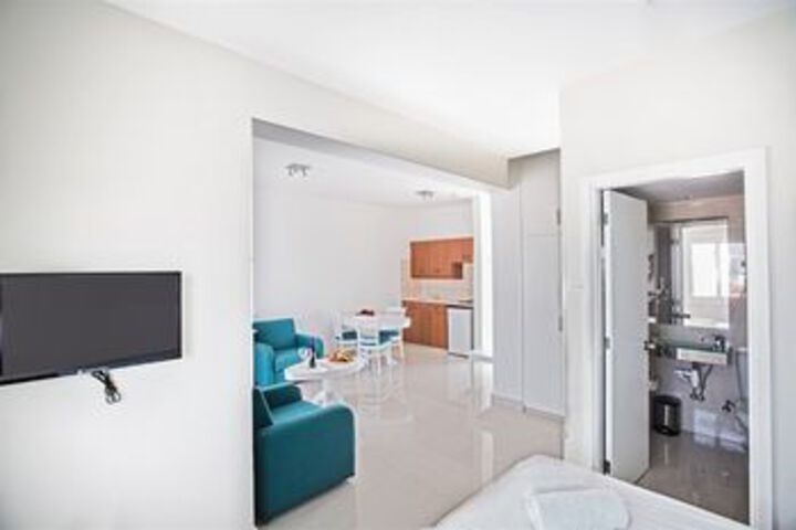 Room 6 of 18