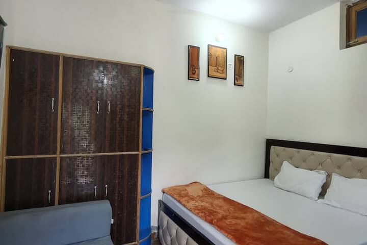 Room 5 of 41