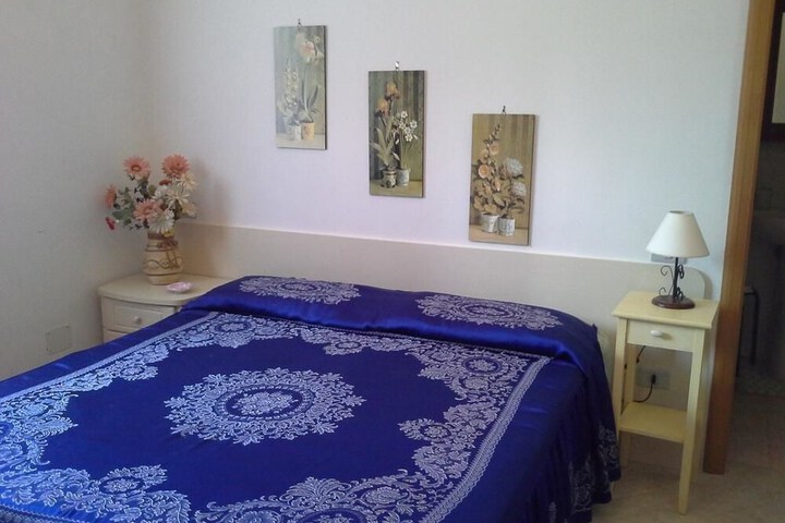 Room 2 of 27
