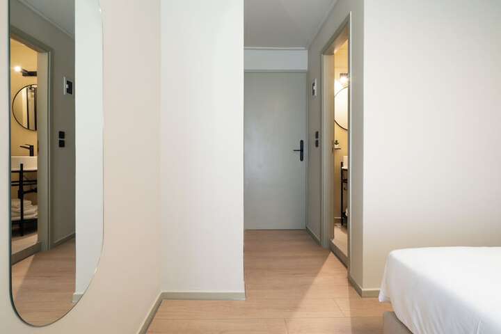Room 25 of 63