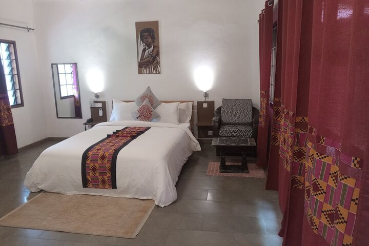 Room 4 of 32