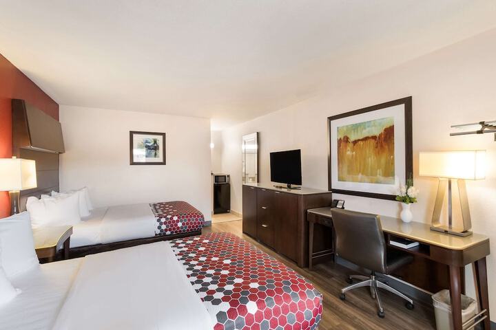 2 Double Beds (3 of 11)