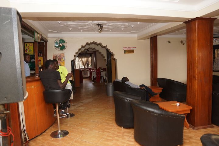 Lounge 52 of 72