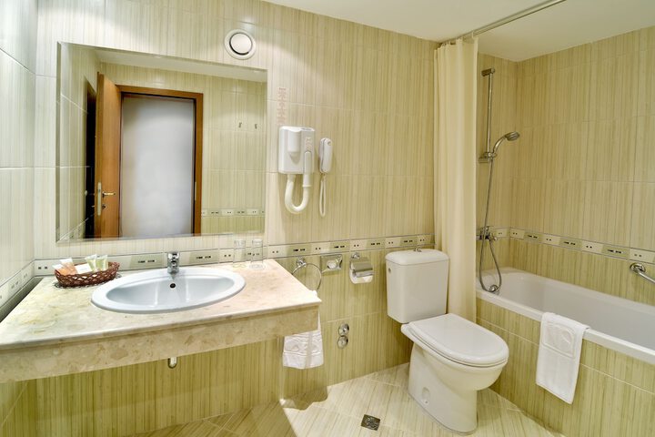 Room 15 of 40