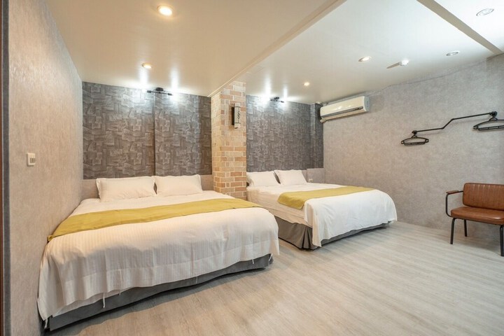 Room 16 of 68