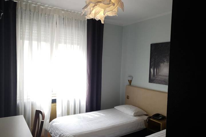Room 16 of 36
