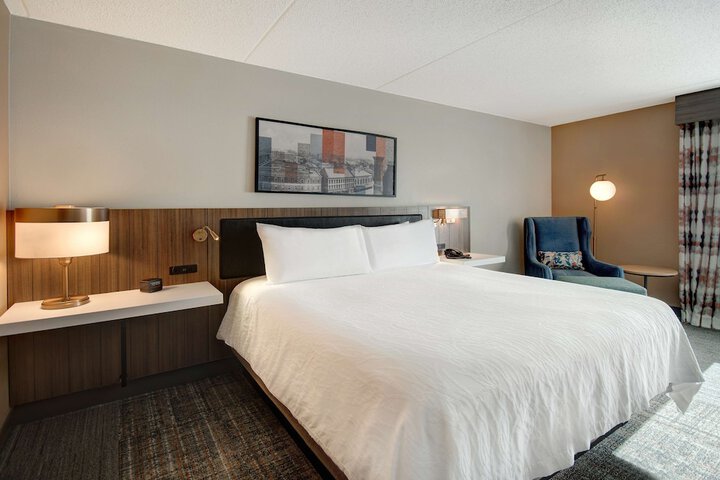 Room 28 of 104