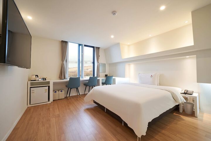 Room 15 of 87