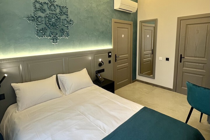 Room 4 of 70