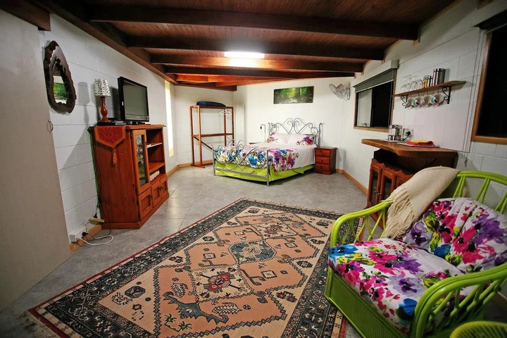 Room 5 of 7