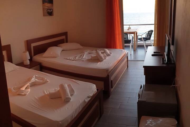 Room 8 of 21