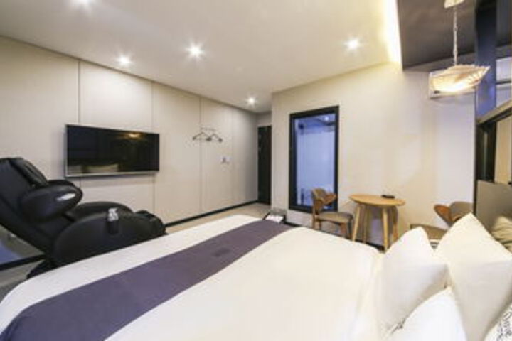 Room 20 of 28