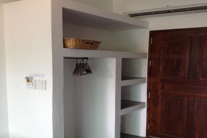 Room 16 of 46