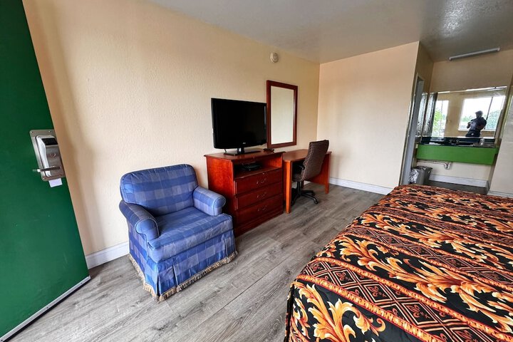Room 7 of 24