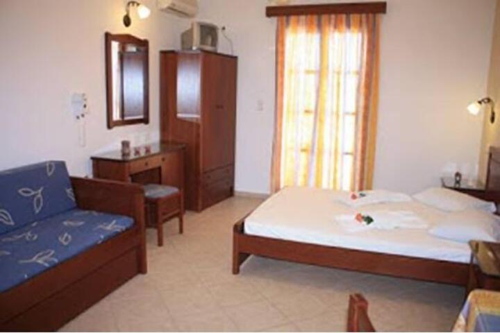 Room 5 of 8