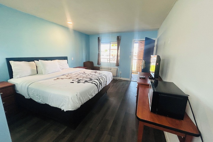Room 9 of 33