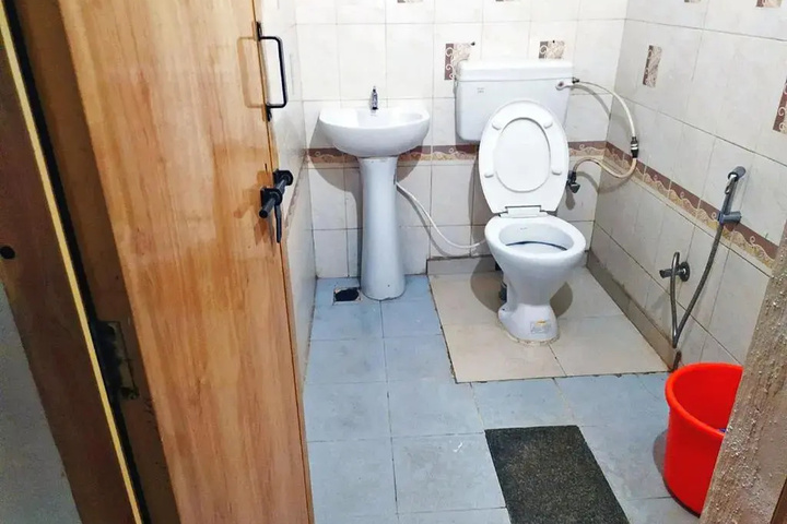 Room 8 of 20