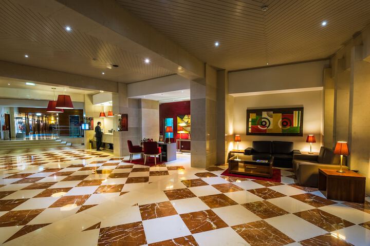 Entrance & Lobby