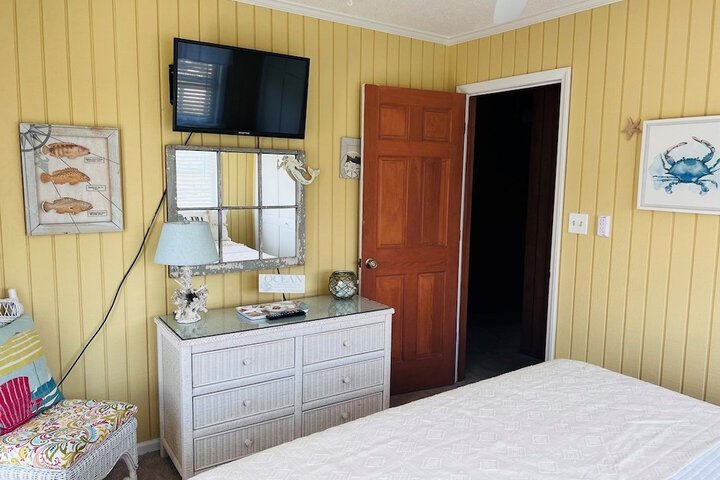 Room 2 of 74