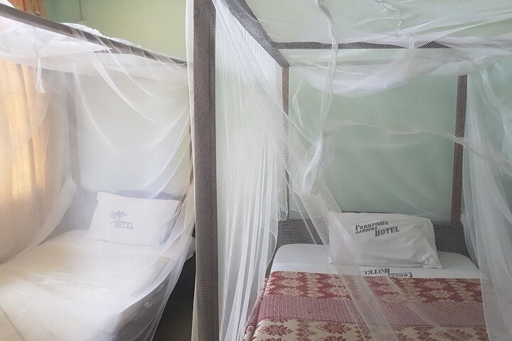 Room 5 of 18