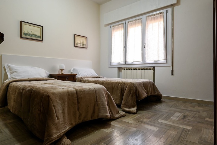 Room 2 of 11