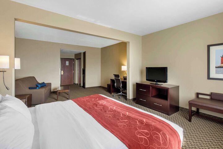 1 King Bed Suite (8 of 18)
