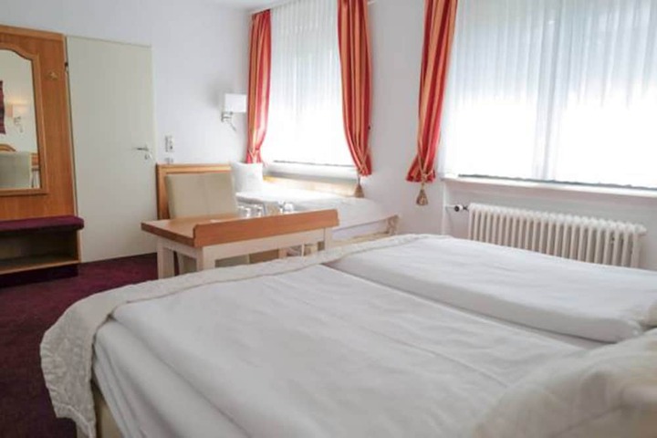 Room 32 of 107
