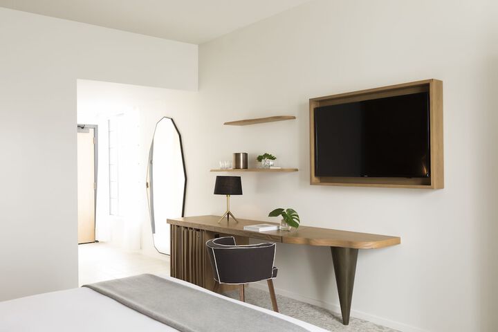 Room 4 of 111