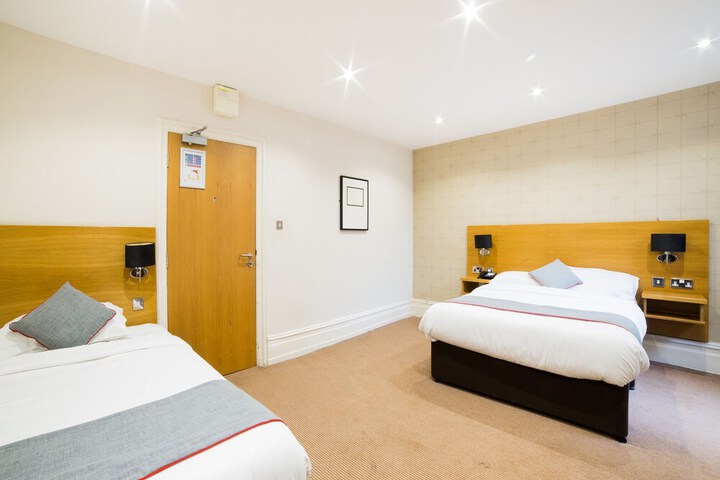 Room 20 of 48