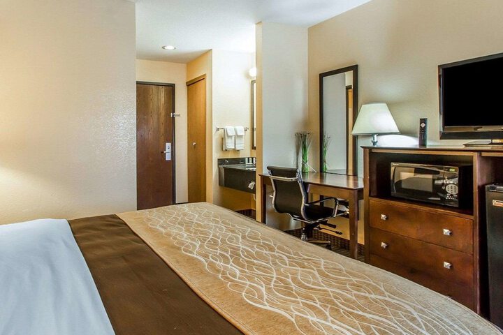 1 King Bed (20 of 23)