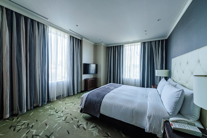 Room 27 of 73