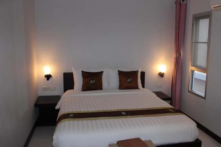 Room 7 of 33