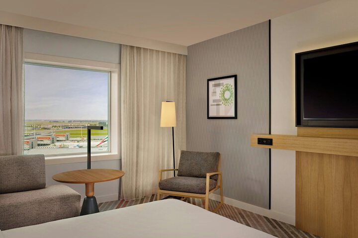 Room 7 of 90
