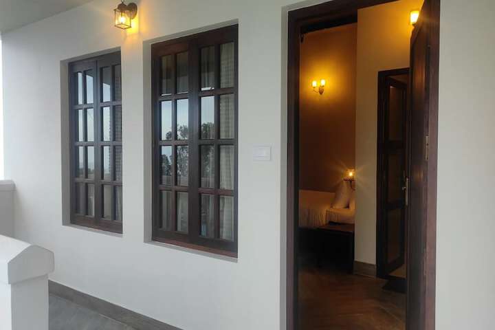 Room 10 of 32