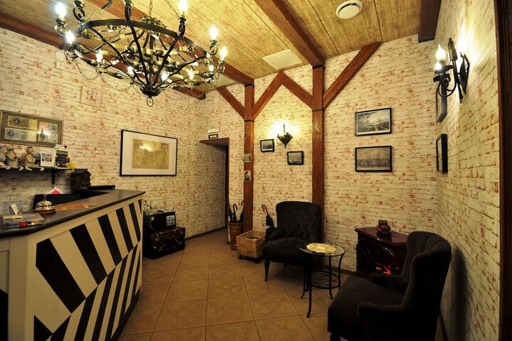 Lounge 21 of 25