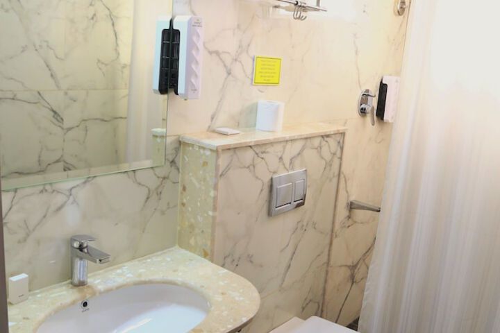 Room 14 of 25