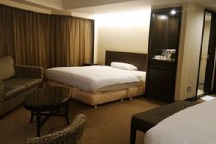 Room 42 of 82
