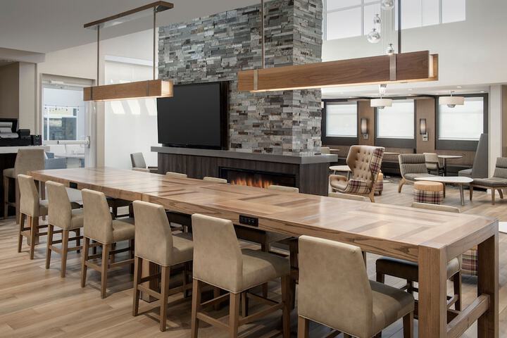 Lobby lounge