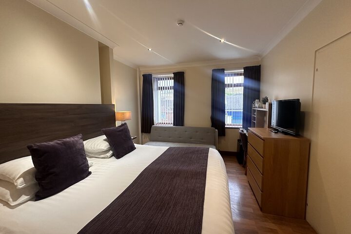 Room 9 of 27
