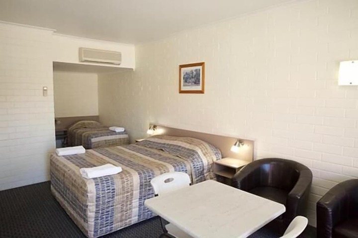Room 12 of 25