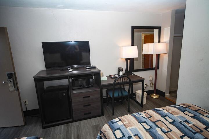 2 Double Beds (12 of 16)
