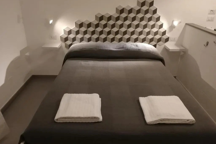 Room 4 of 16